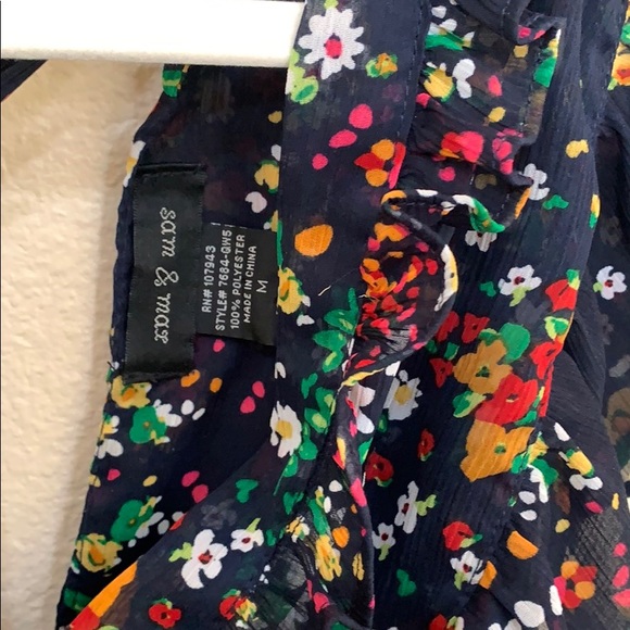 Floral blouse - Picture 4 of 6